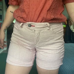 Wrangler size 4 high-waisted mom shorts